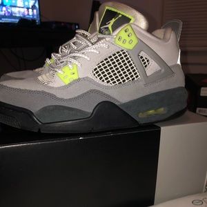 Jordan 4 Neon